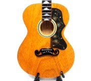 Miniatura guitarra MLC MGT-1472, 'Elvis Presley Gibson J-200', madeira, c/suporte