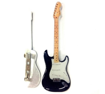 Pin MLC MPI-0026, Fender 'Stratocaster Black', em aço & resina 'epoxy', 7cm